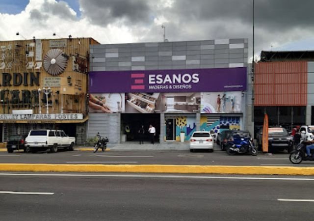 Fachada de Esanos Maderas & Diseños